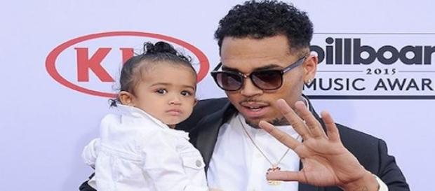 Chris Brown et sa fille Royalty. Chris Brown et sa fille Royalty.
