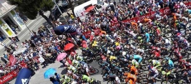 Direct/Tour d'Italie : la 10e étape du Giro (Live) Direct/Tour d'Italie : la 10e étape du Giro (Live)