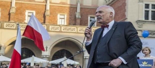Janusz Korwin-Mikke na wiecu KORWiN-a Janusz Korwin-Mikke na wiecu KORWiN-a