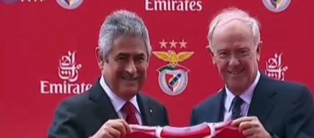 Presidente da Emirates recebe camisola do Benfica Presidente da Emirates recebe camisola do Benfica