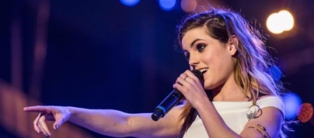 Sydney Sierota, lead singer of Echosmith. Sydney Sierota, lead singer of Echosmith.