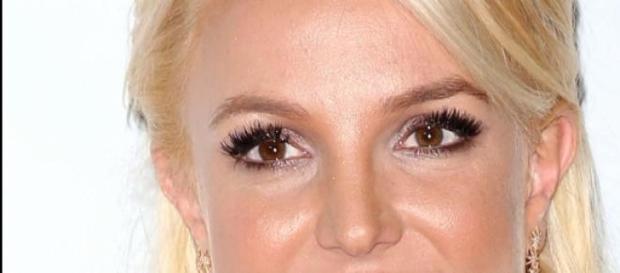 Britney Spears sufre una aparatosa caída Britney Spears sufre una aparatosa caída