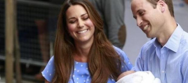 Kate, William e o primeiro bebé, George. Kate, William e o primeiro bebé, George.