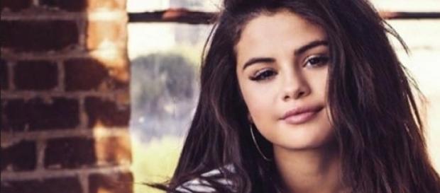 Selena Gomez' Gewichtsdebatte: sie schlägt zurück. Selena Gomez' Gewichtsdebatte: sie schlägt zurück.