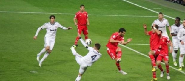 Sevilha e Real Madrid defrontam-se este sábado Sevilha e Real Madrid defrontam-se este sábado