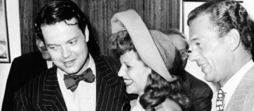 Rita y Orson Welles en uno de sus actos públicos
