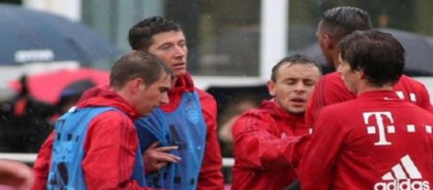 Lewandowski et Boateng séparés par Lahm et Rafinha Lewandowski et Boateng séparés par Lahm et Rafinha