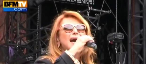 Une chanteuse fort appréciée par le public. Une chanteuse fort appréciée par le public.
