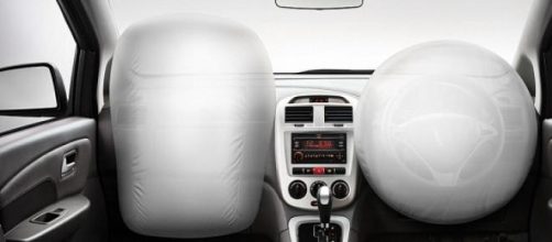 Due airbag attivati in un'auto