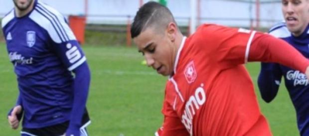 Bilal Ould-Chikh actua no Twente. Bilal Ould-Chikh actua no Twente.
