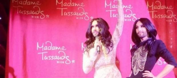 Conchita Wurst si sosia de ceara a Divei cu barba Conchita Wurst si sosia de ceara a Divei cu barba