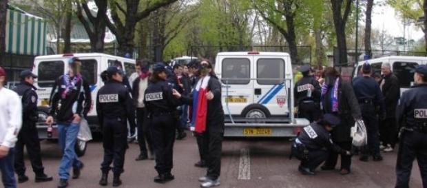 Dispositif policier autour du Parc des Princes. Dispositif policier autour du Parc des Princes.