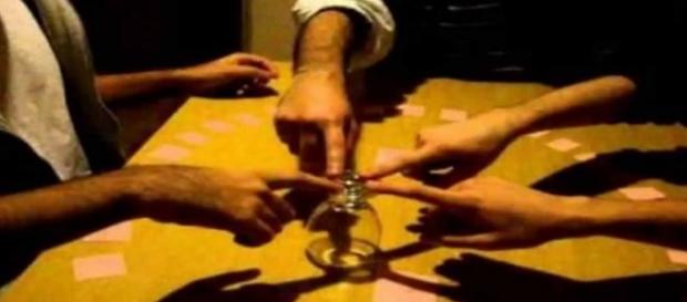 El juego de la copa se practica 4 o mas personas El juego de la copa se practica 4 o mas personas