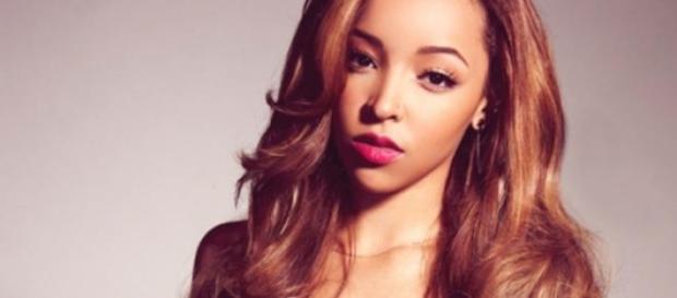 La jolie Tinashe n'a pas la langue dans sa poche La jolie Tinashe n'a pas la langue dans sa poche