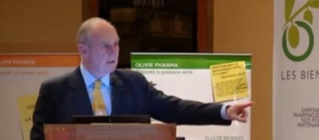 Le Pr Henri Joyeux durant une conférence. Le Pr Henri Joyeux durant une conférence.