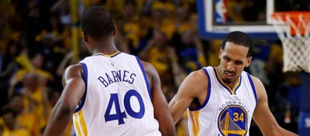 Livingston y Barnes se combinaron para 30 puntos Livingston y Barnes se combinaron para 30 puntos