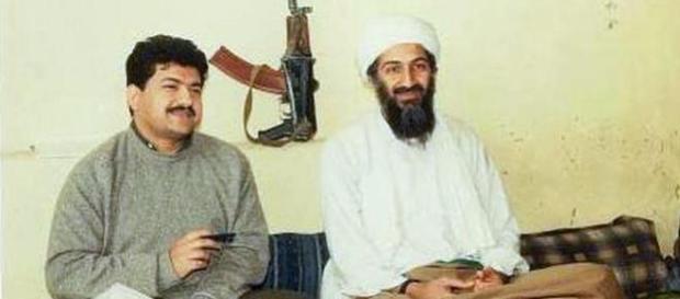Osama Bin Laden durante un'intervista. Osama Bin Laden durante un'intervista.