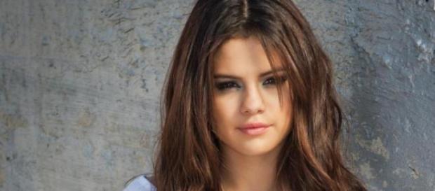 Selena Gómez hace frente a su pasado Selena Gómez hace frente a su pasado