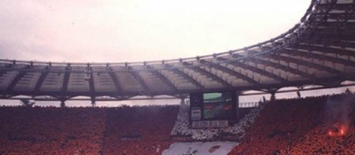 La Curva della Roma prima di un derby