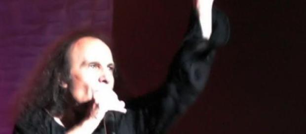 El legendario vocalista Ronnie James Dio en vivo El legendario vocalista Ronnie James Dio en vivo