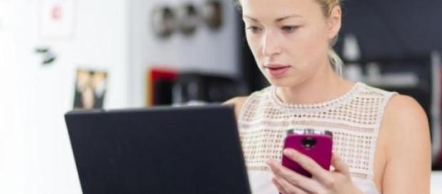 Emprendedora trabajando con nuevas tecnologías Emprendedora trabajando con nuevas tecnologías