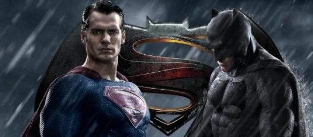 Los grandes heroes de DC se enfrentan Los grandes heroes de DC se enfrentan