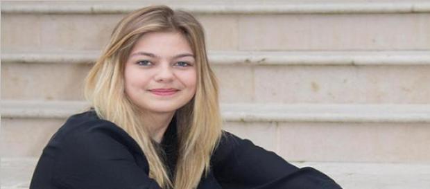 Louane interdite de chanter "Je vole" Louane interdite de chanter "Je vole"