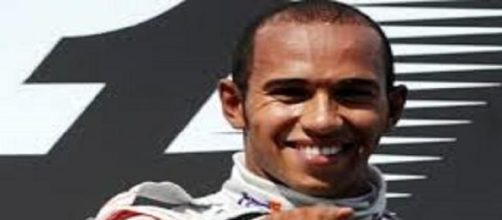 Lewis Hamilton partirà in pole position a Monaco.