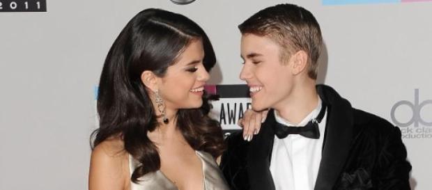 O casal separou-se no ano passado. O casal separou-se no ano passado.