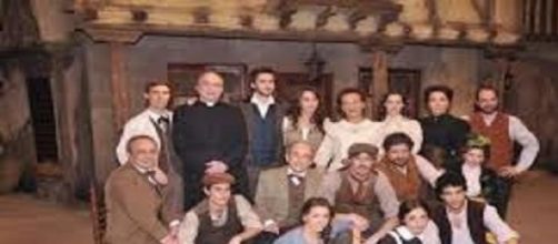 Foto di gruppo del cast della soap Il Segreto.