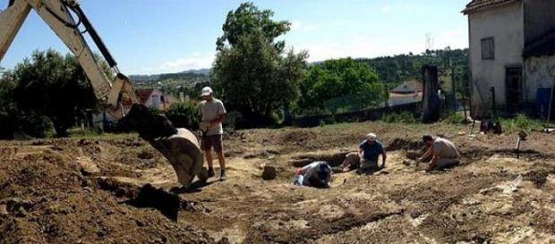 Achados descobertos num quintal Achados descobertos num quintal