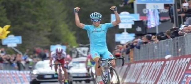 Mikel Landa gagne la 15e étape du Giro ! Mikel Landa gagne la 15e étape du Giro !
