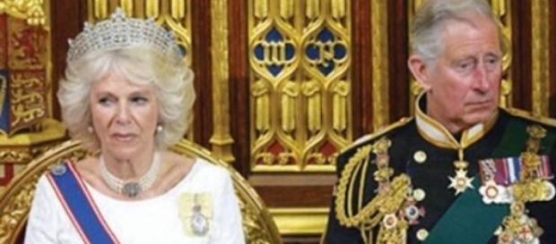 O príncipe Carlos e Camilla Bowles no parlamento O príncipe Carlos e Camilla Bowles no parlamento