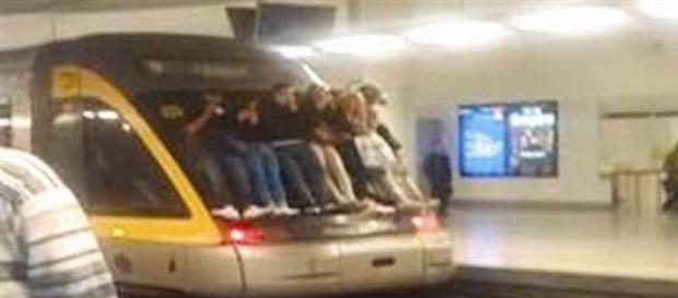 "Train surfing" no metro do Porto "Train surfing" no metro do Porto