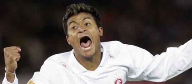Adriano Gabiru segue atuando profissionalmente Adriano Gabiru segue atuando profissionalmente