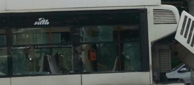 autobuzul avariat în accident autobuzul avariat în accident