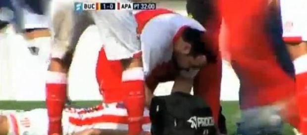 Cristian Gómez caiu inanimado no campo de futebol Cristian Gómez caiu inanimado no campo de futebol