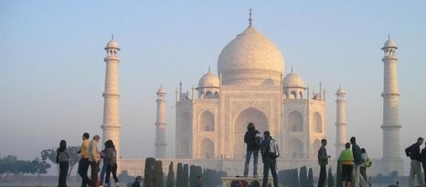 L'Inde subit de fortes chaleurs avoisinant 50°C. L'Inde subit de fortes chaleurs avoisinant 50°C.