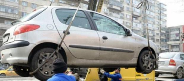 Mașinile parcate neregulamentar nu se mai ridică Mașinile parcate neregulamentar nu se mai ridică