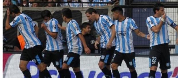 Milito besando la camiseta Milito besando la camiseta