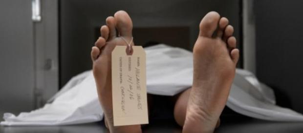 Morto da due giorni, si risveglia Morto da due giorni, si risveglia