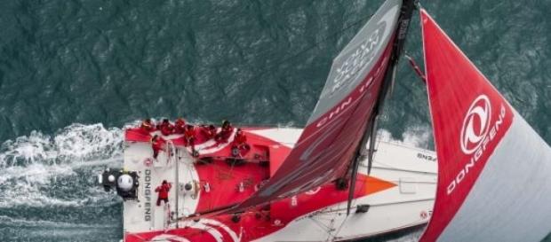 O veleiro chinês Dongfeng lidera a sétima etapa O veleiro chinês Dongfeng lidera a sétima etapa