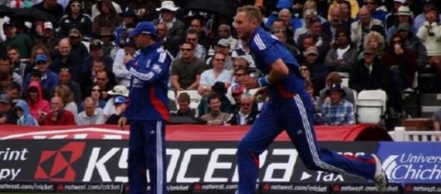 Broad (right) and Stokes bowled England to victory Broad (right) and Stokes bowled England to victory