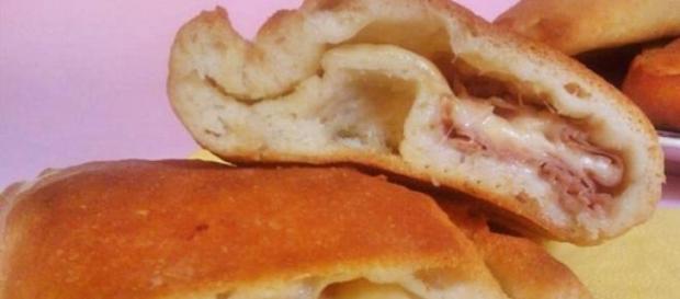 Calzoni pugliesi al forno Calzoni pugliesi al forno