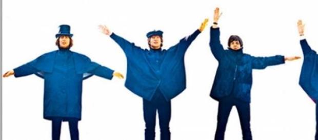Capa de HELP! dos Beatles Capa de HELP! dos Beatles
