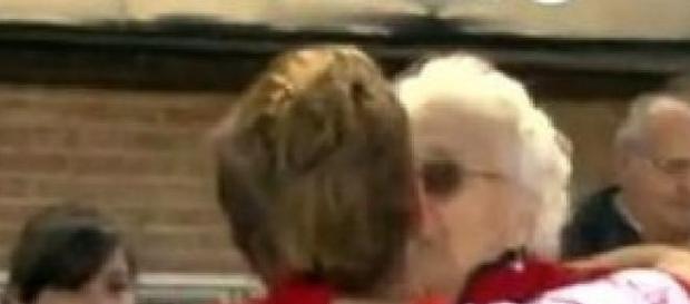 El abrazo de Lautaro Rinaldi con su abuela. El abrazo de Lautaro Rinaldi con su abuela.