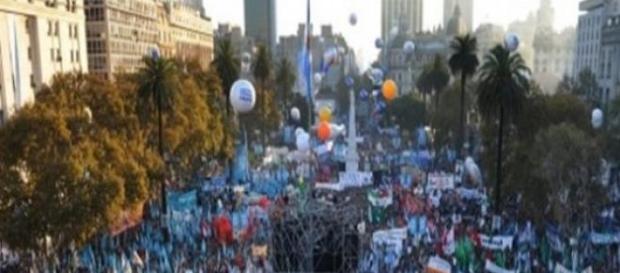 ¿Fiesta patria o acto partidario? ¿Fiesta patria o acto partidario?