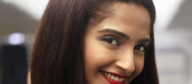 Sonam Kapoor plays titular role in Neerja Sonam Kapoor plays titular role in Neerja