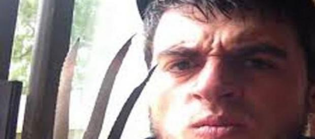 Un tânăr și-a ucis familia cu sânge rece Un tânăr și-a ucis familia cu sânge rece