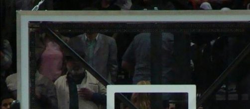 Ginobili probando al aro en el AT&T Center